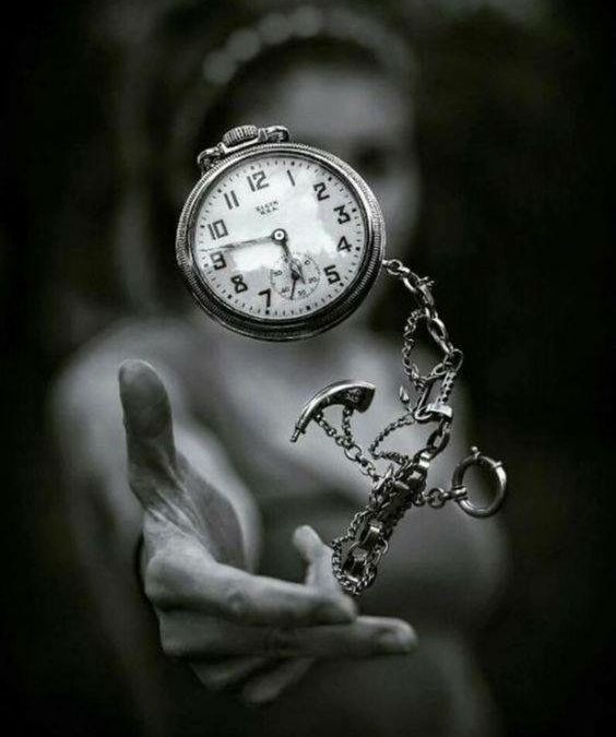 Une montre pavée de…